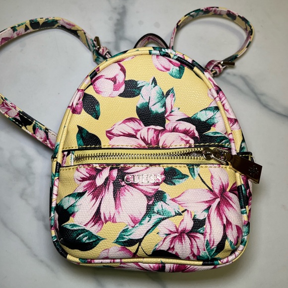 Guess small backpack - Picture 3 of 4